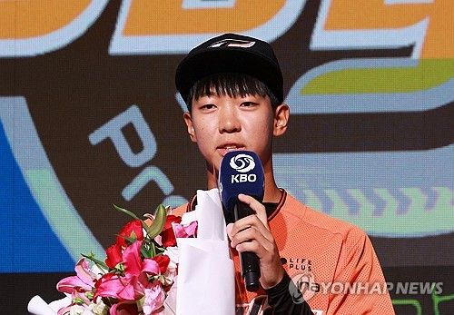 소감 밝히는 황준서