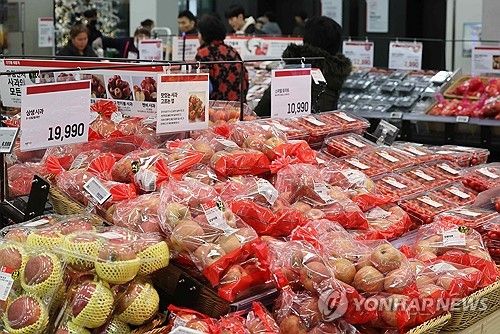 과실 물가상승률 9.6％로 치솟아…사과는 24.2％↑