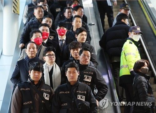 강화된 경호속 이동하는 한동훈 비대위원장