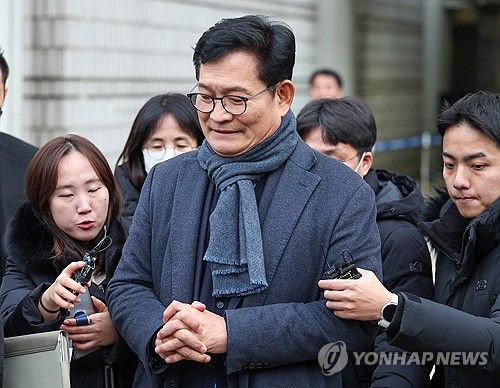 취재진에 입장 밝히는 송영길