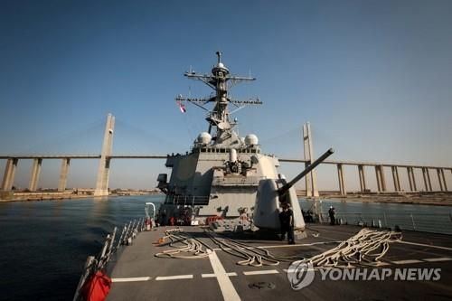 홍해서 공격받은 美 해군 구축함 카니호