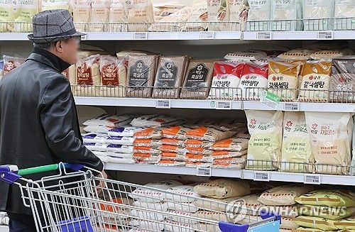 대형마트에 진열된 설탕 제품