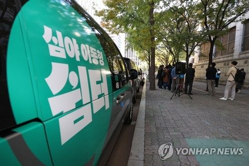 한국플랫폼프리랜서노동공제회와 한국대리운전협동조합이 설치한 심야 이동형 대리기사 쉼터 [연합뉴스 자료사진]