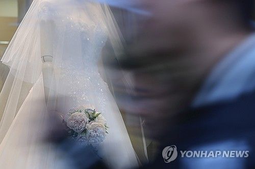 신혼부부 110만에서 103만쌍으로 감소