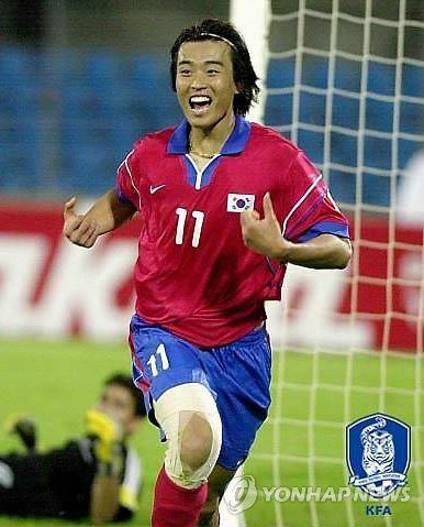 골 넣고 기뻐하는 이동국