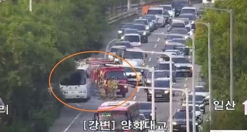 서울 마포구 망원동 강변북로 버스 연기