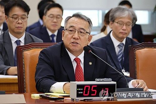 답변하는 김종철 병무청장