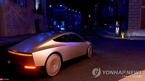 지난 10일(현지시간) 공개된 테슬라의 로보택시 '사이버캡'