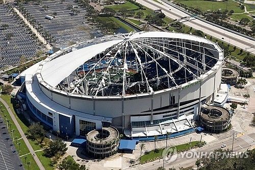 허리케인 피해를 본 트로피카나필드