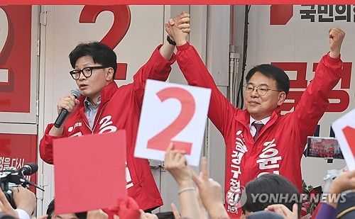 부산대서 지원 유세하는 한동훈 대표