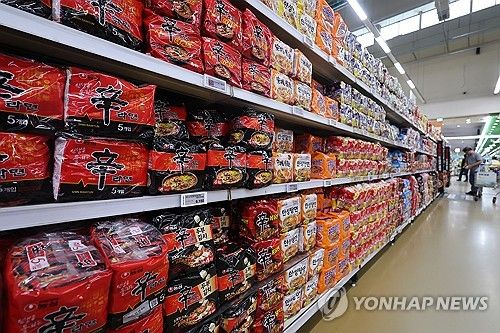 마트의 라면 매장
