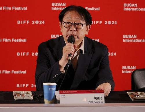 발언하는 박광수 부산국제영화제 이사장