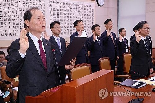 선서하는 이완규 법제처장