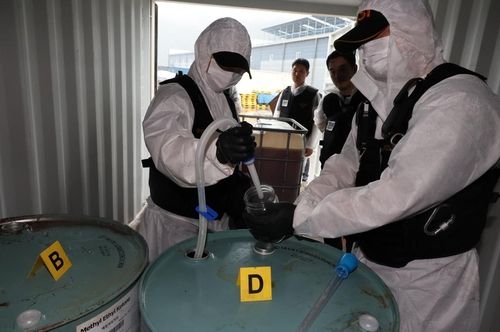 해경에 압수된 액체 코카인