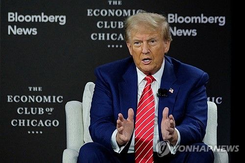 시카고 경제클럽 대담 참석한 트럼프