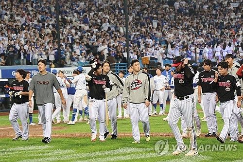 플레이오프 2차전도 패한 LG