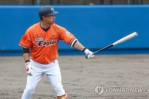 한화 유니폼 입은 김강민