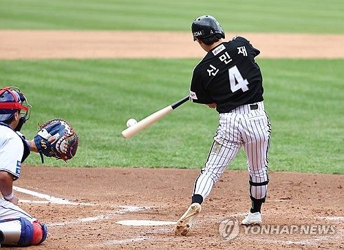 신민재 ‘따라가자’