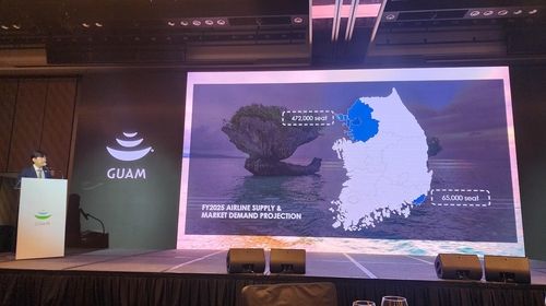 지난 15일 서울에서 열린 2024 괌 로드쇼에서 박지훈 괌관광청 한국 지사장이 내년 목표에 관해 설명하고 있다.[사진/성연재 기자]