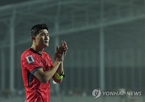 박수치는 김민재