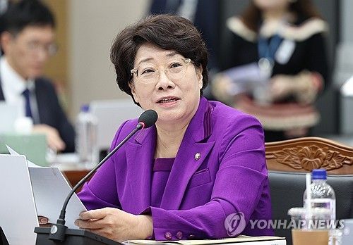 국정감사서 질의하는 이달희 의원