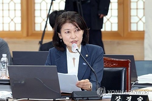 질의하는 강경숙 의원