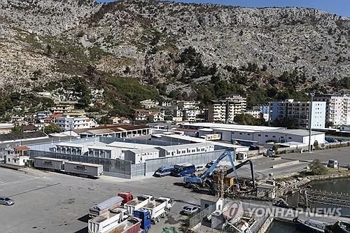 알바니아 서북부 셴진 항구에 건설된 이주민 센터 전경.