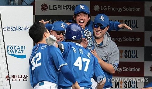 삼성 강민호의 좌중간 솔로 홈런!