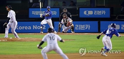 오지환에게 향하는 디아즈의 땅볼 타구