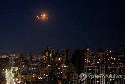 우크라이나 키이우를 공습하는 러시아 드론