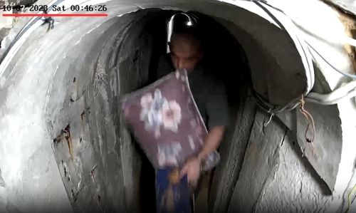 침구 옮기는 야히야 신와르