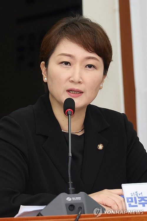 발언하는 이언주 최고위원