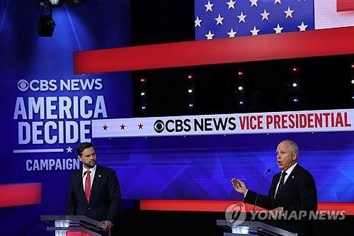 미 부통령후보 TV토론서 맞붙은 밴스(좌)와 월즈