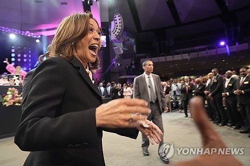 흑인 교회 예배에 참석한 해리스 미국 부통령