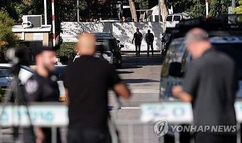 드론 공격을 받은 이후 경비가 삼엄해진 네타냐후 총리의 자택 