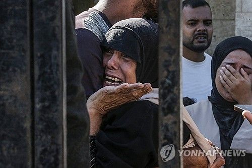 가족 사망에 오열하는 가자지구 북부 주민들 [EPA 연합뉴스. 재판매 및 DB 금지]