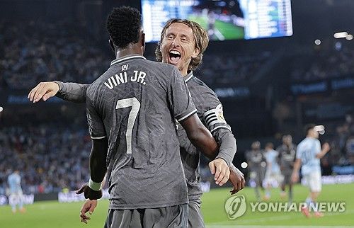 비니시우스 주니오르의 결승골을 돕고 기뻐하는 루카 모드리치