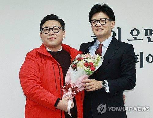 국민의힘 이상규 서울 성북을 당협위원장(왼쪽)