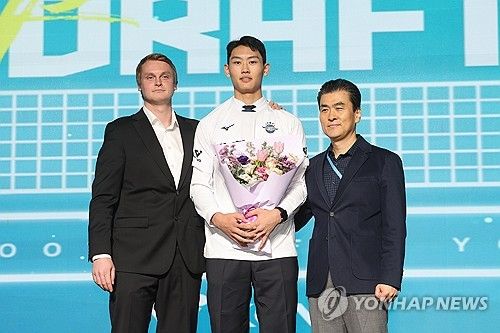 1라운드 1순위로 대한항공의 지명을 받은 김관우