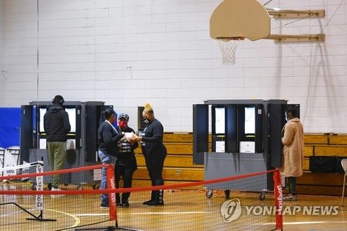 2020년 대선 당시 애틀랜타 투표소에서 근무하는 선거종사자들