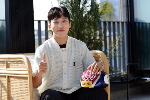 밝게 웃는 박지원