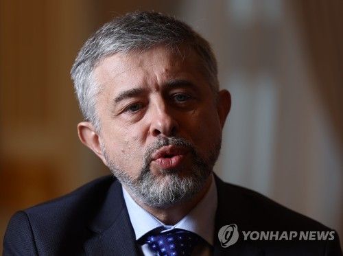 연합뉴스와 인터뷰하는 주한 러시아 대사