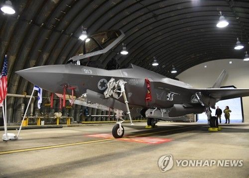 이스라엘군 네바팀 공군기지 격납고에 보관된 F-35i 전투기
