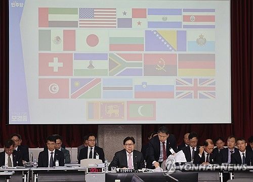 부산 엑스포 관련 질의에 답하는 박 시장