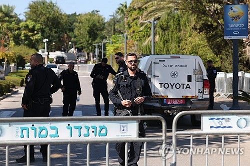 네타냐후 자택 앞 