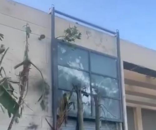 네타냐후 총리 자택 유리창이 파손된 모습