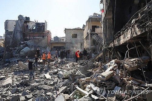 폭격당한 라피크하리리 병원 부근 건물