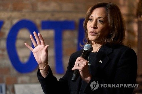 미시간서 유세하는 미국 민주당 대통령 후보 해리스