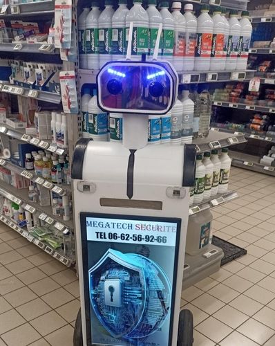 프랑스 까르푸 매장 일부에 등장한 로봇 보안 요원 '윈디'