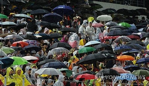 가을비도 막을 수 없는 야구 사랑
